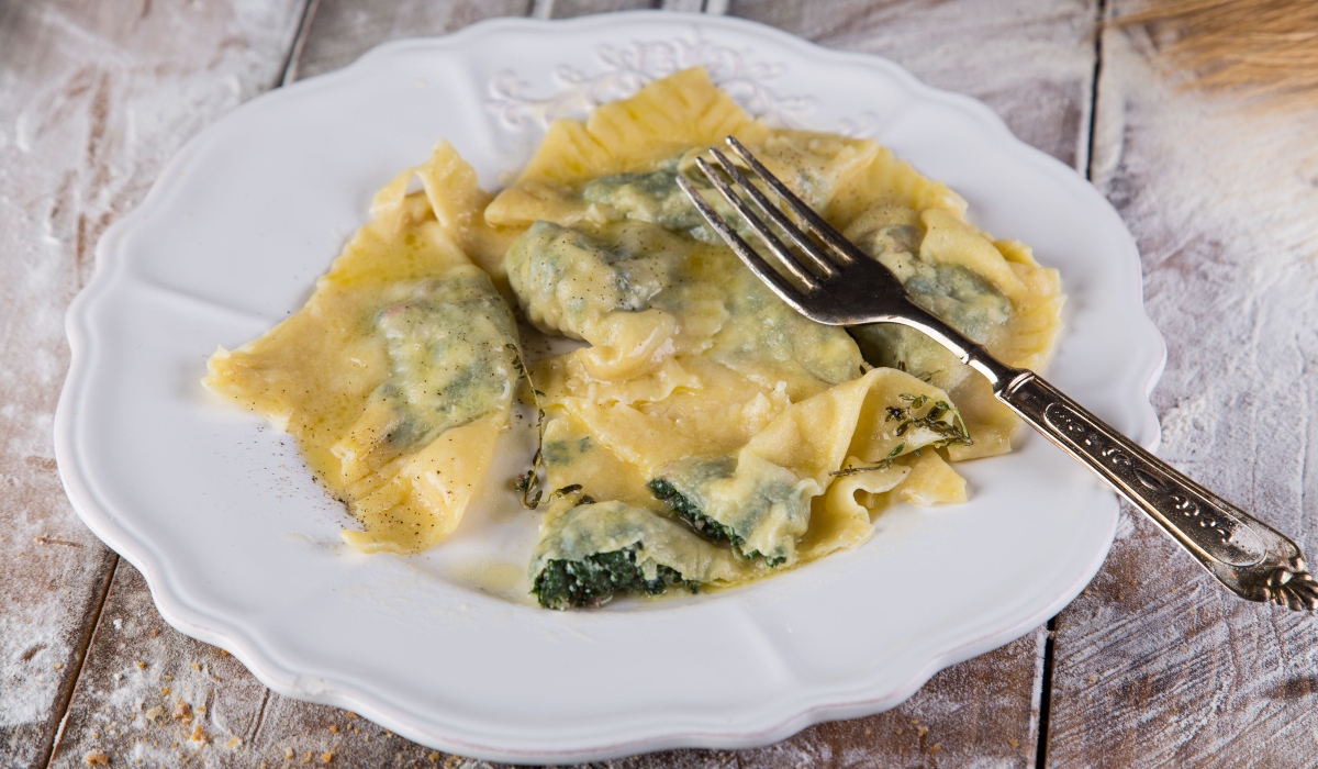 Ravioli con Provolone Valpadana DOP piccante e cime di rapa